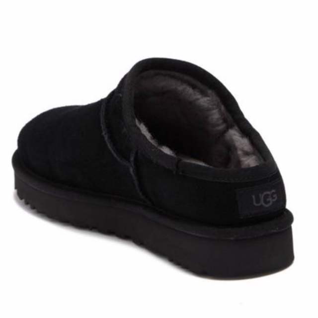 UGG(アグ)のUGG☆あったかボアClassic slipper☆US7(24cm)☆ブラック レディースの靴/シューズ(スリッポン/モカシン)の商品写真