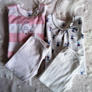 プチバトー(PETIT BATEAU)のpetit bateau プチバトー ベロアパジャマ　2ans 2セット(パジャマ)