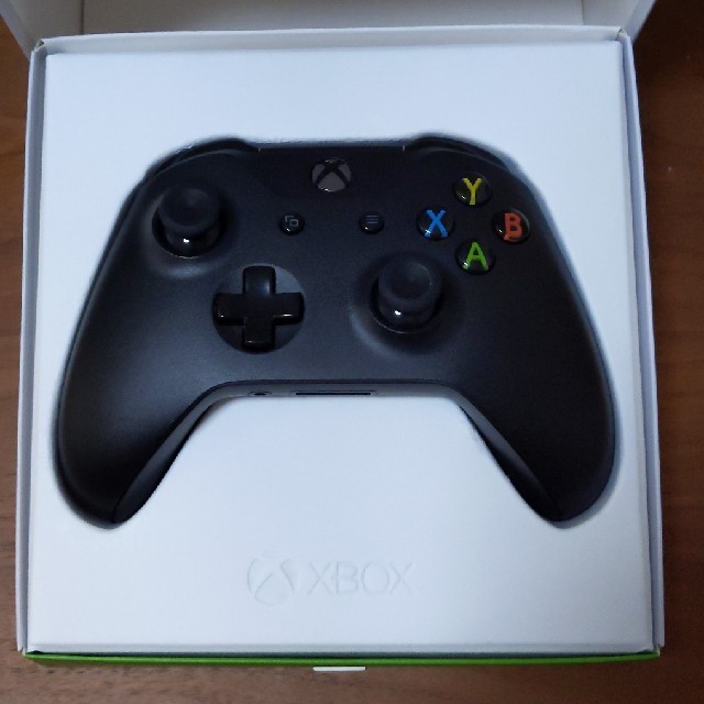Xbox(エックスボックス)のXbox one コントローラー エンタメ/ホビーのゲームソフト/ゲーム機本体(家庭用ゲーム機本体)の商品写真