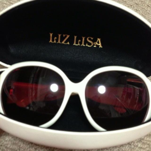 LIZ LISA(リズリサ)のLIZ LISAのケース付きサングラス レディースのファッション小物(サングラス/メガネ)の商品写真