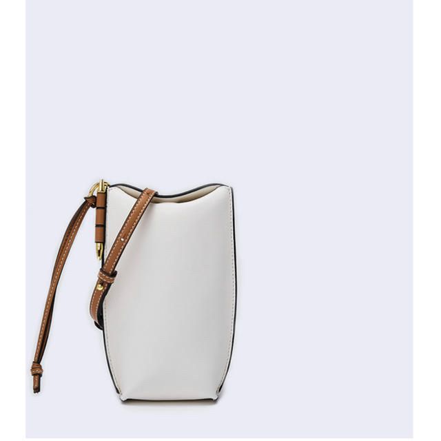 本革 レザー ポケットショルダーバッグ ミニバッグ レディース 白 ホワイト 秋 レディースのバッグ(ショルダーバッグ)の商品写真