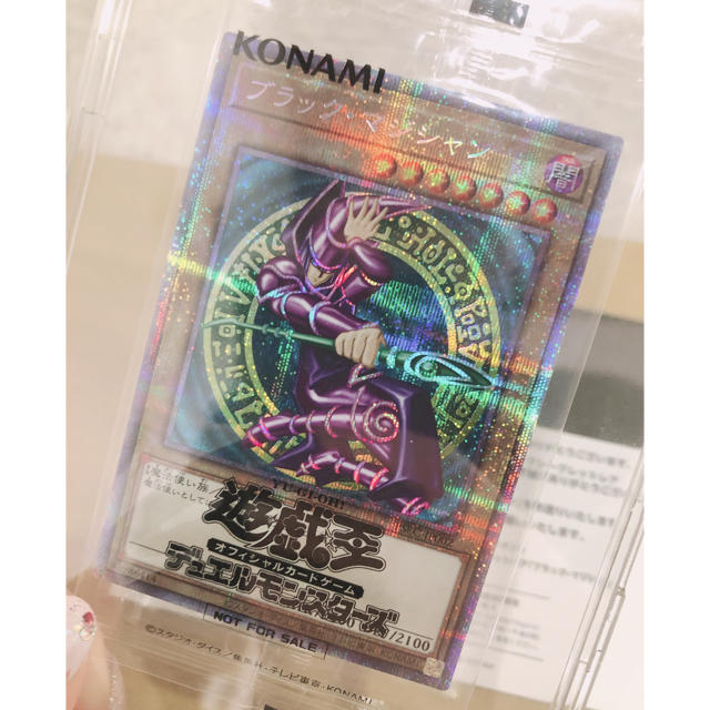 KONAMI(コナミ)の【0515様専用】ブラックマジシャン　プリズマティックシークレット　プリズマ エンタメ/ホビーのトレーディングカード(シングルカード)の商品写真