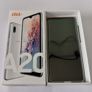 サムスン(SAMSUNG)の美品 au版 Galaxy A20 ホワイト SIMロック解除済(スマートフォン本体)