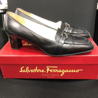 サルヴァトーレフェラガモ(Salvatore Ferragamo)のフェラガモ 黒　パンプス　ブラック　中古　ferragamo(ハイヒール/パンプス)