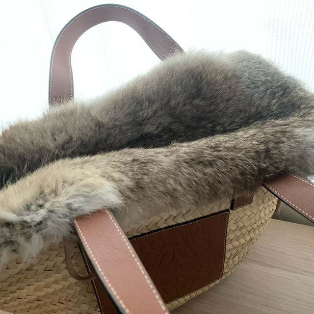 LOEWE(ロエベ)のロエベ バスケットバッグ　Mサイズ　LOEWE かご レディースのバッグ(かごバッグ/ストローバッグ)の商品写真