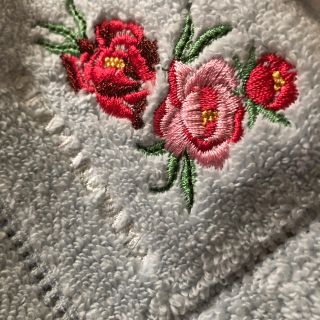 ケイタマルヤマ(KEITA MARUYAMA TOKYO PARIS)のケイタマルヤマタオルハンカチ薔薇刺繍(ハンカチ)