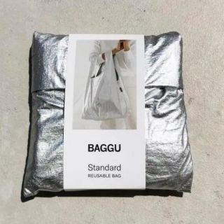 ビームス(BEAMS)の✨新品✨レア‼️ BAGGU バグー エコバッグスタンダードシルバーメタリック③(トートバッグ)