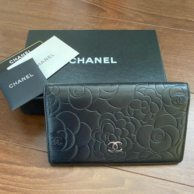 美品☆CHANEL カメリア型押し長財布 二つ折り-