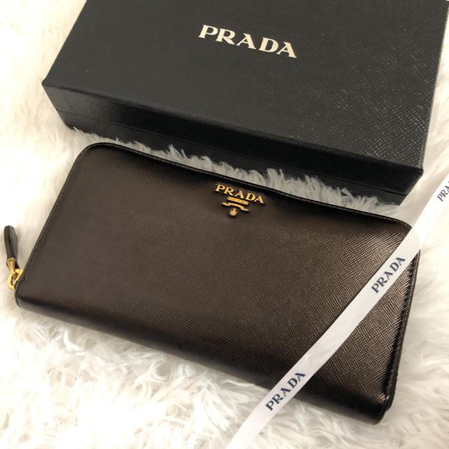 財布美品　PRADA プラダ　長財布　ラウンドファスナー