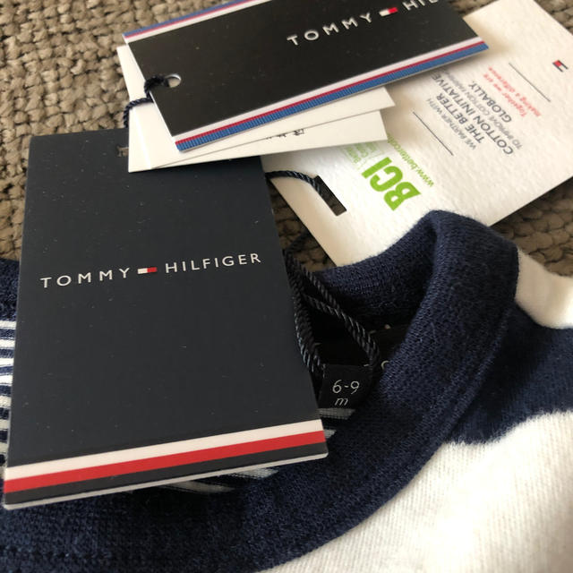 TOMMY HILFIGER(トミーヒルフィガー)のLALA様用　未使用TOMMY HILFIGER　長袖ロンパース キッズ/ベビー/マタニティのベビー服(~85cm)(ロンパース)の商品写真