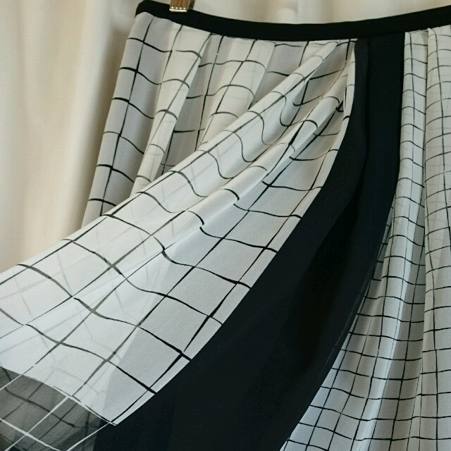 INDIVI(インディヴィ)のインディヴィ シフォンスカート レディースのスカート(ひざ丈スカート)の商品写真