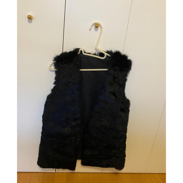MissAdora(ミスアドラ)のMISS ADORA チェスティ　ファージレ　ブラック　美品 レディースのジャケット/アウター(毛皮/ファーコート)の商品写真