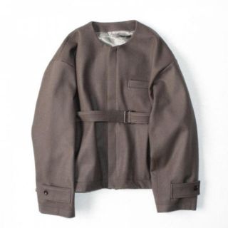 サンシー(SUNSEA)のstein NO COLLAR BELTED JACKET G.TAUPE (ノーカラージャケット)