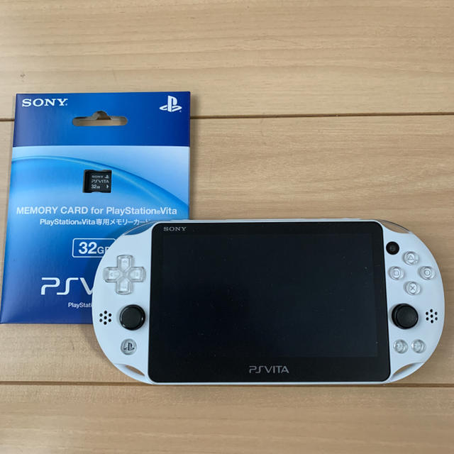 PlayStation Vita(プレイステーションヴィータ)のあつお様専用 エンタメ/ホビーのゲームソフト/ゲーム機本体(携帯用ゲーム機本体)の商品写真