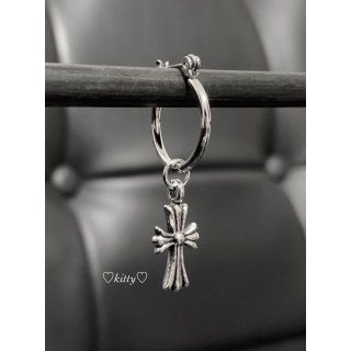 クロムハーツ(Chrome Hearts)の新型・送料込!!【フープピアス＋クロス シルバー 1個】クロムハーツ好きに♪(ピアス(片耳用))