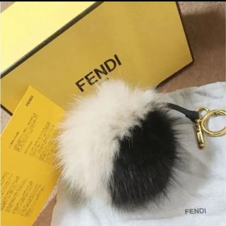 フェンディ(FENDI)の専用！フェンディ  バイカラーファーチャーム(チャーム)