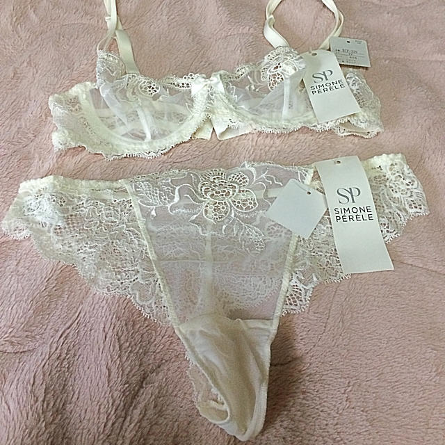 Wacoal(ワコール)のSIMONE PERELE 新品 セット レディースの下着/アンダーウェア(ブラ&ショーツセット)の商品写真