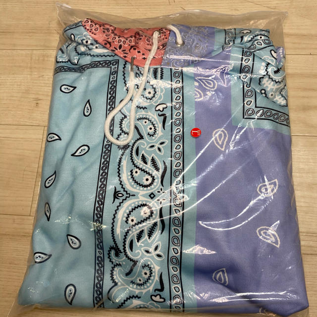 Supreme(シュプリーム)のL バンダナパーカー　BANDANA HOODIES ペイズリー メンズのトップス(パーカー)の商品写真