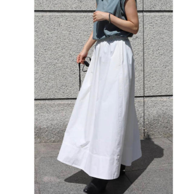 ぷう様専用　新品　MACHATT  ロングフレアスカート  レディースのスカート(ロングスカート)の商品写真