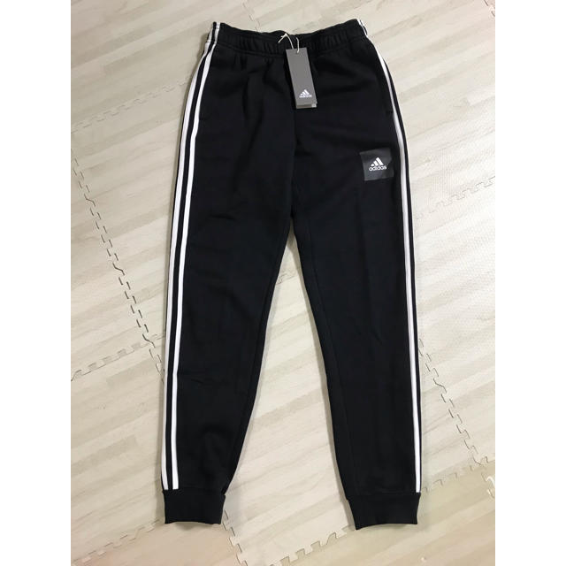 adidas(アディダス)の\\新品// アディダス スウェットジャージ 150サイズ キッズ/ベビー/マタニティのキッズ服男の子用(90cm~)(パンツ/スパッツ)の商品写真