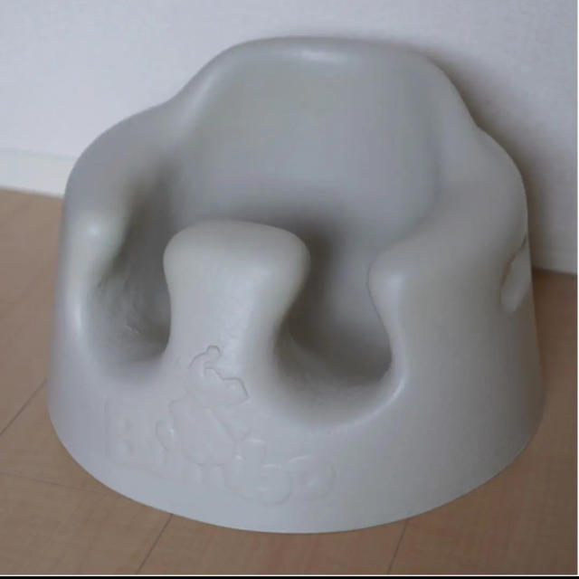 Bumbo(バンボ)のバンボ　グレー キッズ/ベビー/マタニティのキッズ/ベビー/マタニティ その他(その他)の商品写真