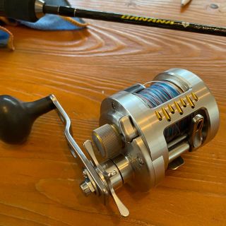 シマノ(SHIMANO)のカルカッタコンクエスト300hg タイプj シマノ(リール)