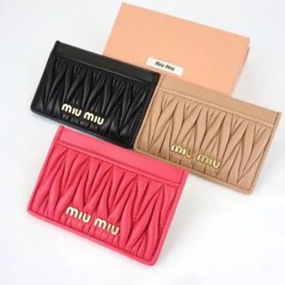 ミュウミュウ(miumiu)のmiu miu / 定期入れ(名刺入れ/定期入れ)