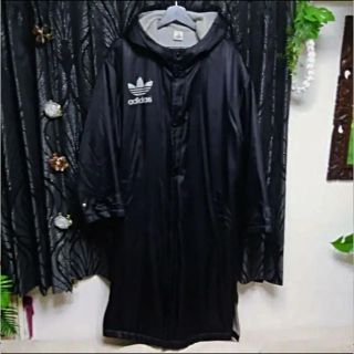 アディダス(adidas)のａｄｉｄａｓｏｒｉｇｉｎａｌｓビッグトレフォイルブラックパーカーベンチコートMＬ(トレーニング用品)