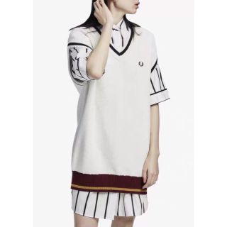 フレッドペリー(FRED PERRY)のFRED PERRY フレッドペリー レディース Vネック ベスト(ベスト/ジレ)