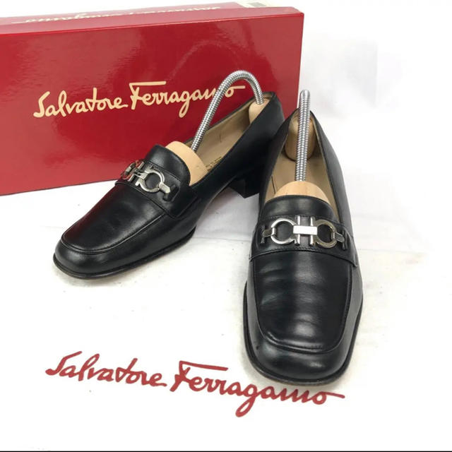 Salvatore Ferragamo(サルヴァトーレフェラガモ)の【美品】フェラガモ ガンチーニ レザー ヒール ローファー 約23.5cm レディースの靴/シューズ(ローファー/革靴)の商品写真