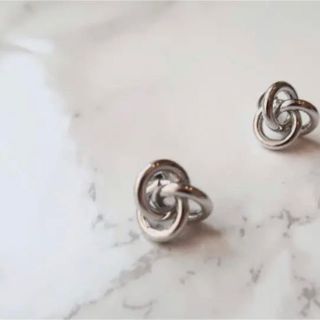 最終値下げ価格‼️アメリAmelie accessory トリプルシルバーピアス(ピアス)