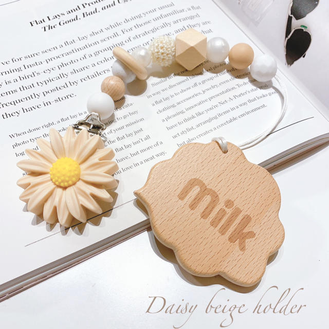 Daisy beige 歯固めホルダー　おしゃぶりホルダー ハンドメイドのキッズ/ベビー(外出用品)の商品写真