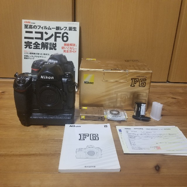 Nikon(ニコン)の中古美品　Nikon  F6 ボディー+MB-40+元箱　付属品　解説書付き スマホ/家電/カメラのカメラ(フィルムカメラ)の商品写真