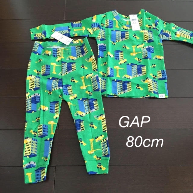 babyGAP(ベビーギャップ)のGAP 長袖パジャマ　80cm はたらくくるま キッズ/ベビー/マタニティのベビー服(~85cm)(パジャマ)の商品写真