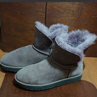 アグ(UGG)のUGG australia WOMENS CLASSIC CUFF MINI (ブーツ)