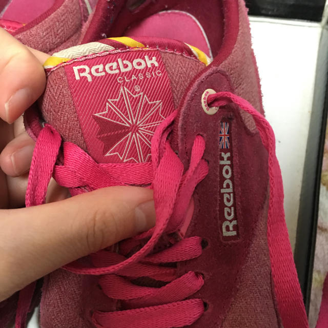 Reebok(リーボック)のreebok スエード ピンクスニーカー レディースの靴/シューズ(スニーカー)の商品写真