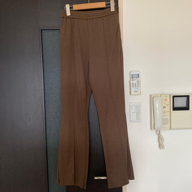 apart by lowrys(アパートバイローリーズ)のフレアパンツ レディースのパンツ(カジュアルパンツ)の商品写真