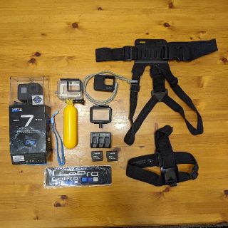 ゴープロ(GoPro)のGoPro HERO 7 BLACK オマケあり(ビデオカメラ)