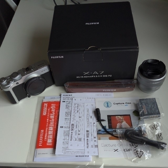 富士フイルム - 【9月25日購入】富士フイルム　ミラーレスカメラ　X-A7 レンズキット