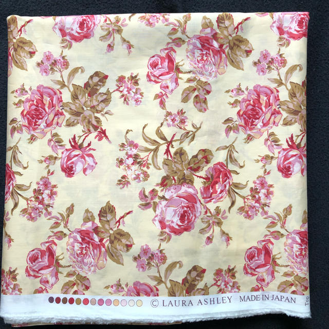LAURA ASHLEY - ローラアシュレイ 生地の通販 by れみん's shop LAURA ASHLEY - ローラアシュレイ 生地の通販 by れみん's shop