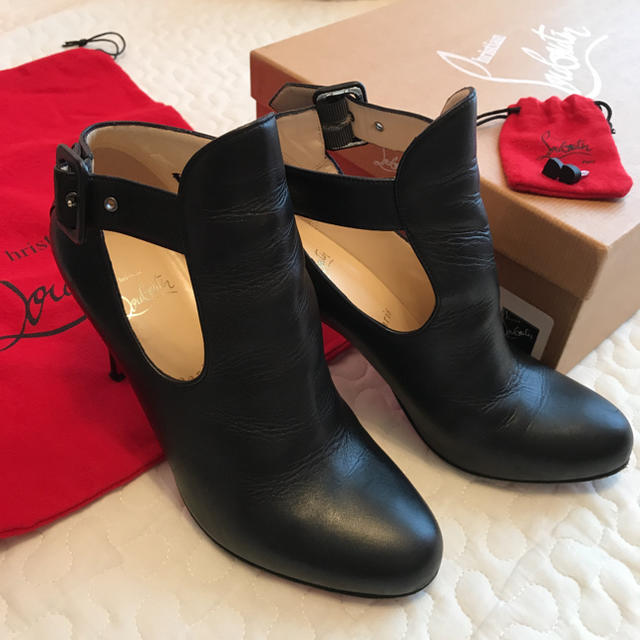 Christian Louboutin(クリスチャンルブタン)の値下げ‼️Christian Louboutin ショートブーツ 37.5 レディースの靴/シューズ(ブーティ)の商品写真