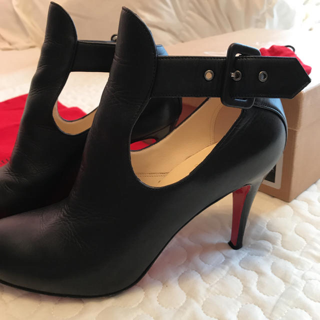 Christian Louboutin(クリスチャンルブタン)の値下げ‼️Christian Louboutin ショートブーツ 37.5 レディースの靴/シューズ(ブーティ)の商品写真