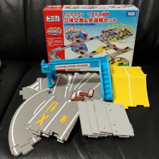 タカラトミー(Takara Tomy)のトミカタウン　つながる道路立体交差&歩道橋セット(その他)