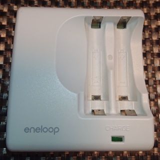 サンヨー(SANYO)のeneloop用 充電器2本用(バッテリー/充電器)