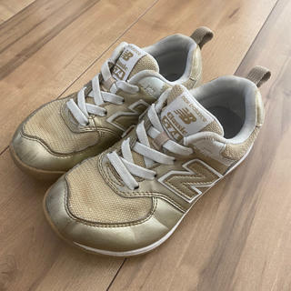 ニューバランス 574 キッズスニーカー 子供靴 ゴールド 金色系 の通販 10点 New Balanceのキッズ ベビー マタニティを買うならラクマ