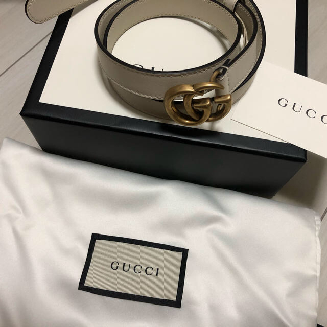 Gucci White 正規品です。
の通販 by ayu's shop｜グッチならラクマ - GUCCI 細身ベルト 低価NEW