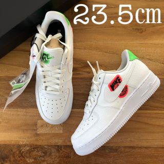 ナイキ(NIKE)の【新品】 23.5㎝ NIKE エアフォース1 '07 SE ホワイト グリーン(スニーカー)