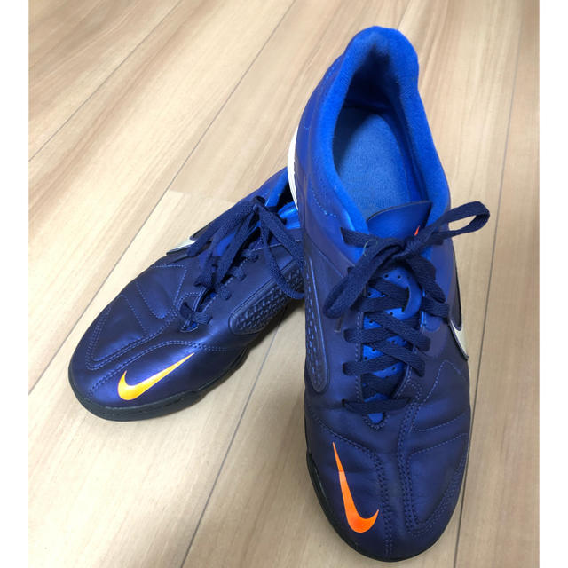 NIKE(ナイキ)の★値下げしました★フットサルシューズ　NIKE ブルー　27.5cm スポーツ/アウトドアのサッカー/フットサル(シューズ)の商品写真