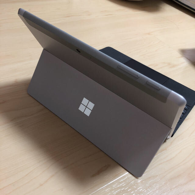 Microsoft(マイクロソフト)のsurface go  8GB/SSD128GB タイプカバー、アクセサリー付 スマホ/家電/カメラのPC/タブレット(ノートPC)の商品写真