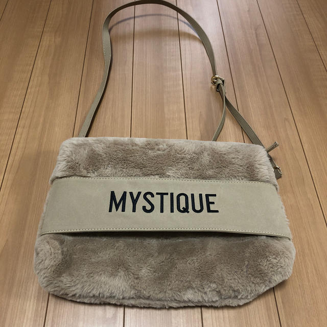 moussy(マウジー)のmoussy ノベルティー　ファーバッグ　ファークラッチ レディースのバッグ(クラッチバッグ)の商品写真